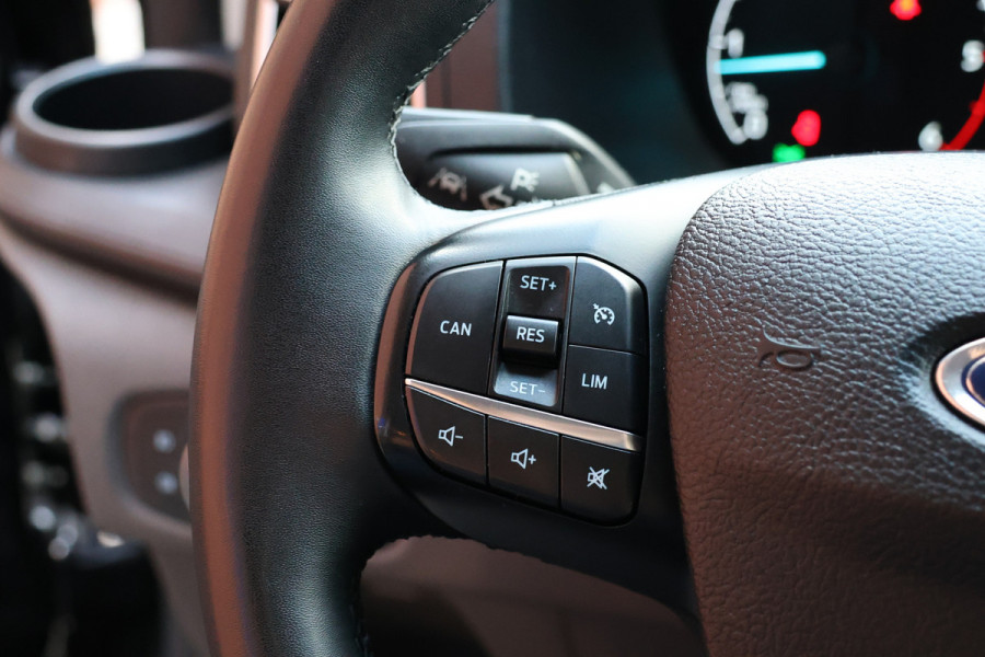 Ford Transit Custom 300 2.0 TDCI L2H1 170 PK Limited DC | CarPlay | Camera | Navigatie | L+R Schuifdeur | BLIS | Stoelverwarming | Trekhaak | DAB | PDC V+A | MF Stuur | Dubbel Cabine | 5-Zitter | Nieuwe APK | Dealer onderhouden