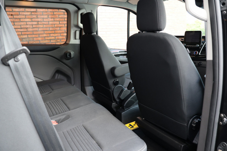 Ford Transit Custom 300 2.0 TDCI L2H1 170 PK Limited DC | CarPlay | Camera | Navigatie | L+R Schuifdeur | BLIS | Stoelverwarming | Trekhaak | DAB | PDC V+A | MF Stuur | Dubbel Cabine | 5-Zitter | Nieuwe APK | Dealer onderhouden
