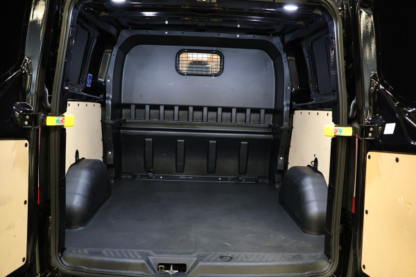 Ford Transit Custom 300 2.0 TDCI L2H1 170 PK Limited DC | CarPlay | Camera | Navigatie | L+R Schuifdeur | BLIS | Stoelverwarming | Trekhaak | DAB | PDC V+A | MF Stuur | Dubbel Cabine | 5-Zitter | Nieuwe APK | Dealer onderhouden