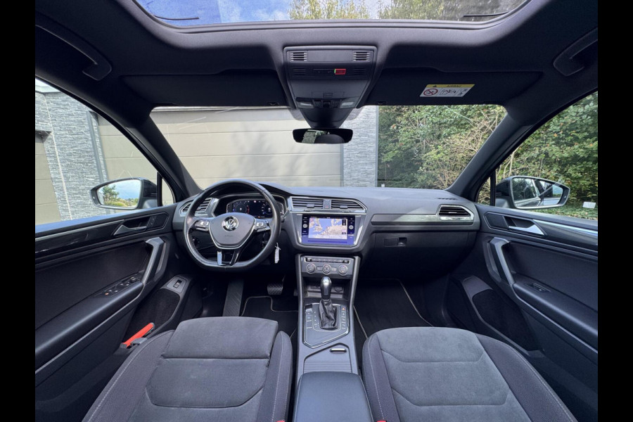 Volkswagen Tiguan 1.5 TSI R-line Automaat | Panoramadak | LED verlichting | Adaptieve cruise control | Black style | Adaptief demping systeem | St