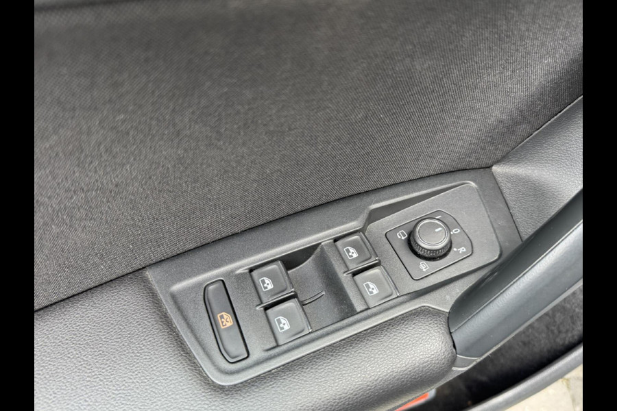 Volkswagen Tiguan 1.5 TSI R-line Automaat | Panoramadak | LED verlichting | Adaptieve cruise control | Black style | Adaptief demping systeem | St