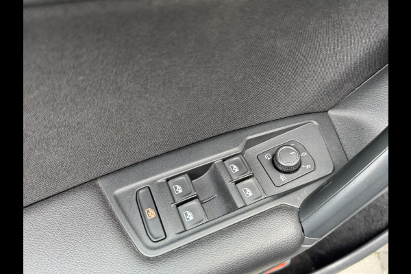 Volkswagen Tiguan 1.5 TSI R-line Automaat | Panoramadak | LED verlichting | Adaptieve cruise control | Black style | Adaptief demping systeem | St