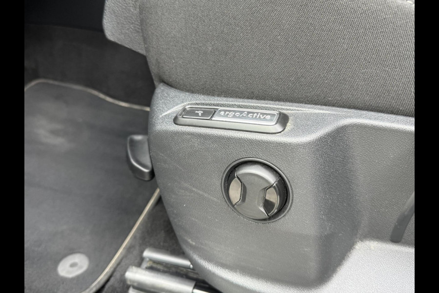 Volkswagen Tiguan 1.5 TSI R-line Automaat | Panoramadak | LED verlichting | Adaptieve cruise control | Black style | Adaptief demping systeem | St