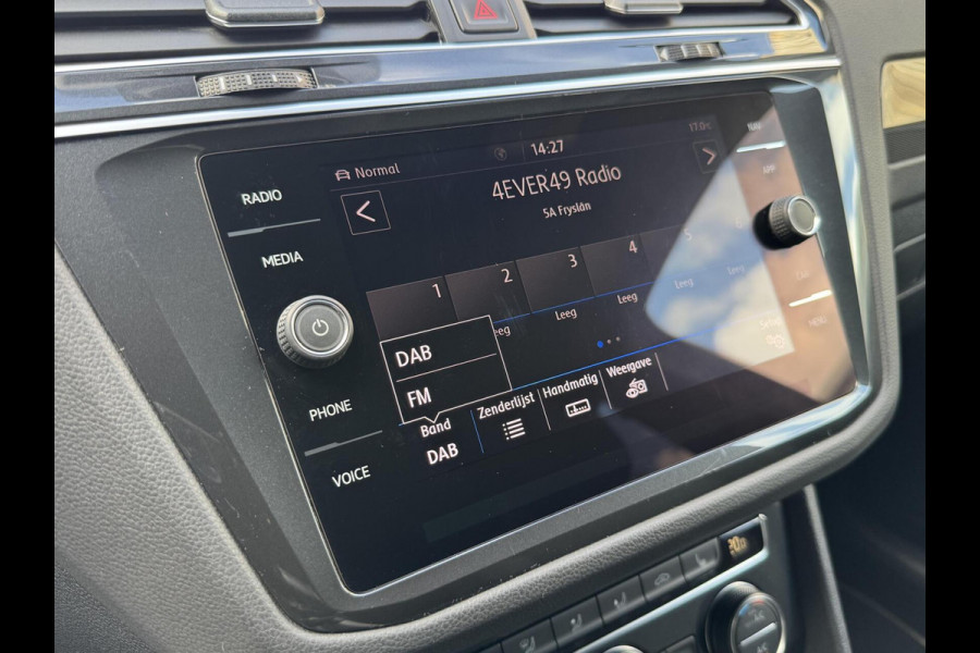 Volkswagen Tiguan 1.5 TSI R-line Automaat | Panoramadak | LED verlichting | Adaptieve cruise control | Black style | Adaptief demping systeem | St