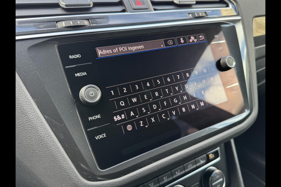 Volkswagen Tiguan 1.5 TSI R-line Automaat | Panoramadak | LED verlichting | Adaptieve cruise control | Black style | Adaptief demping systeem | St