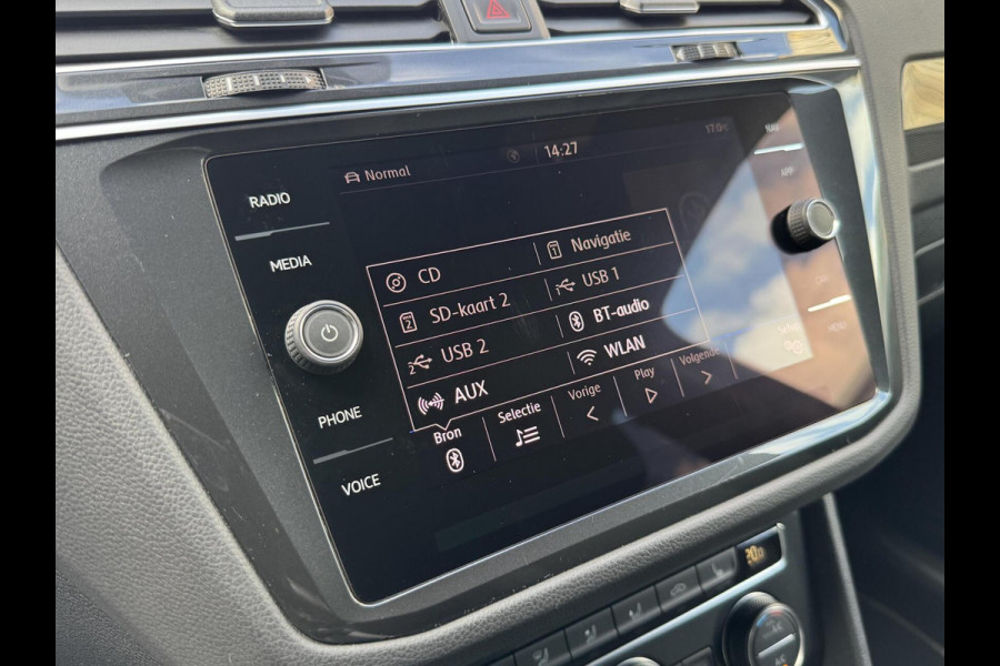 Volkswagen Tiguan 1.5 TSI R-line Automaat | Panoramadak | LED verlichting | Adaptieve cruise control | Black style | Adaptief demping systeem | St