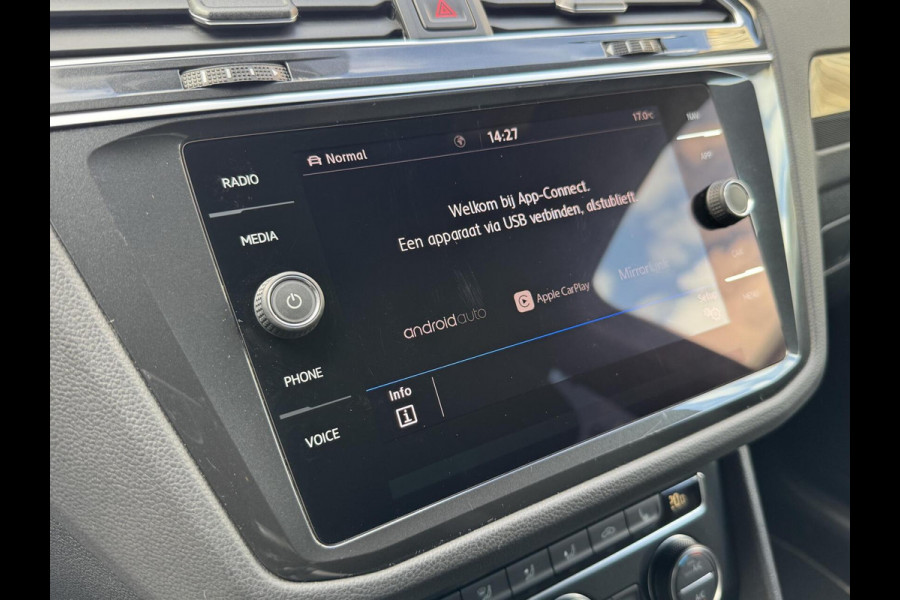 Volkswagen Tiguan 1.5 TSI R-line Automaat | Panoramadak | LED verlichting | Adaptieve cruise control | Black style | Adaptief demping systeem | St