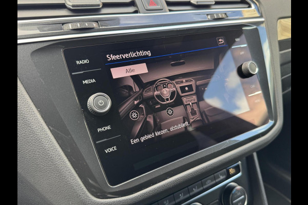 Volkswagen Tiguan 1.5 TSI R-line Automaat | Panoramadak | LED verlichting | Adaptieve cruise control | Black style | Adaptief demping systeem | St