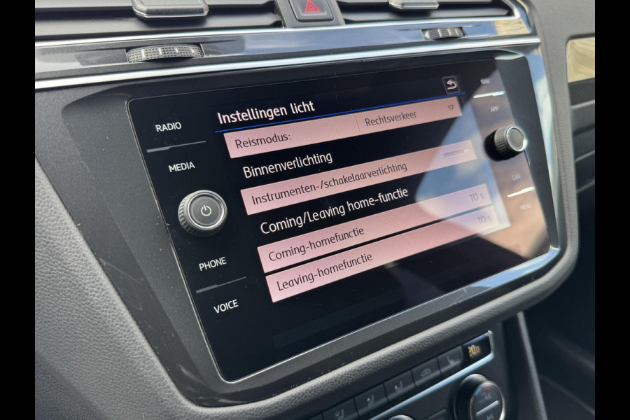 Volkswagen Tiguan 1.5 TSI R-line Automaat | Panoramadak | LED verlichting | Adaptieve cruise control | Black style | Adaptief demping systeem | St