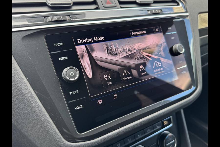 Volkswagen Tiguan 1.5 TSI R-line Automaat | Panoramadak | LED verlichting | Adaptieve cruise control | Black style | Adaptief demping systeem | St