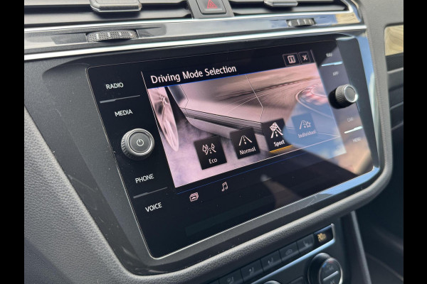 Volkswagen Tiguan 1.5 TSI R-line Automaat | Panoramadak | LED verlichting | Adaptieve cruise control | Black style | Adaptief demping systeem | St