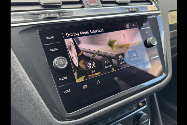 Volkswagen Tiguan 1.5 TSI R-line Automaat | Panoramadak | LED verlichting | Adaptieve cruise control | Black style | Adaptief demping systeem | St
