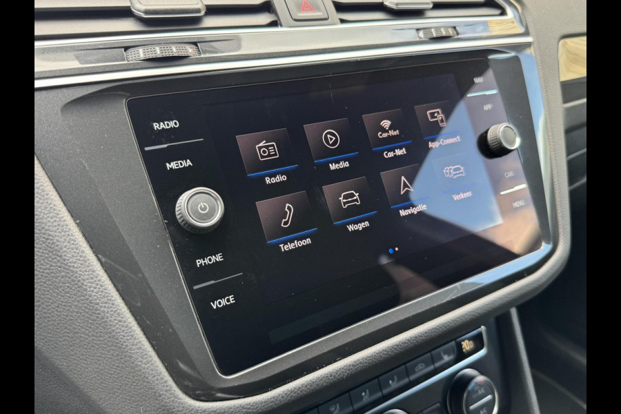 Volkswagen Tiguan 1.5 TSI R-line Automaat | Panoramadak | LED verlichting | Adaptieve cruise control | Black style | Adaptief demping systeem | St