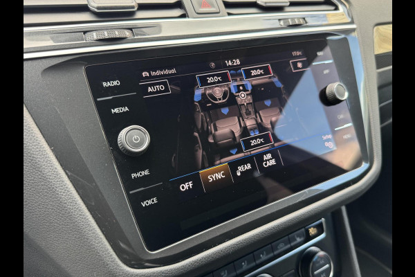 Volkswagen Tiguan 1.5 TSI R-line Automaat | Panoramadak | LED verlichting | Adaptieve cruise control | Black style | Adaptief demping systeem | St