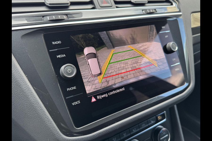 Volkswagen Tiguan 1.5 TSI R-line Automaat | Panoramadak | LED verlichting | Adaptieve cruise control | Black style | Adaptief demping systeem | St