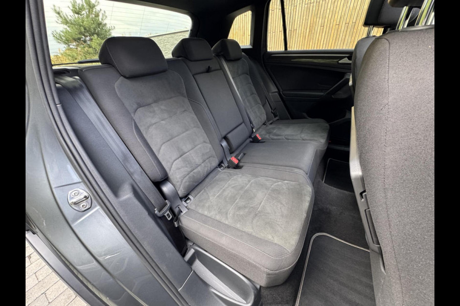 Volkswagen Tiguan 1.5 TSI R-line Automaat | Panoramadak | LED verlichting | Adaptieve cruise control | Black style | Adaptief demping systeem | St