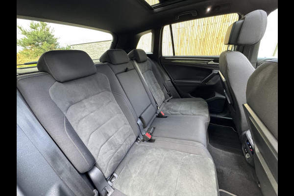 Volkswagen Tiguan 1.5 TSI R-line Automaat | Panoramadak | LED verlichting | Adaptieve cruise control | Black style | Adaptief demping systeem | St