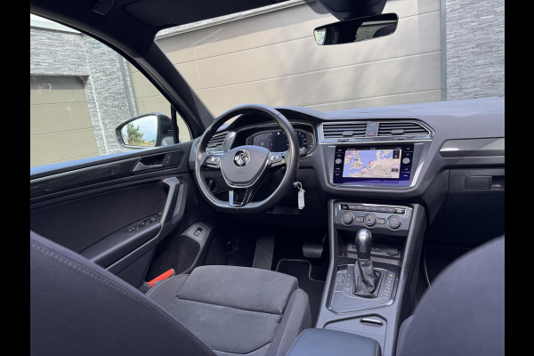 Volkswagen Tiguan 1.5 TSI R-line Automaat | Panoramadak | LED verlichting | Adaptieve cruise control | Black style | Adaptief demping systeem | St