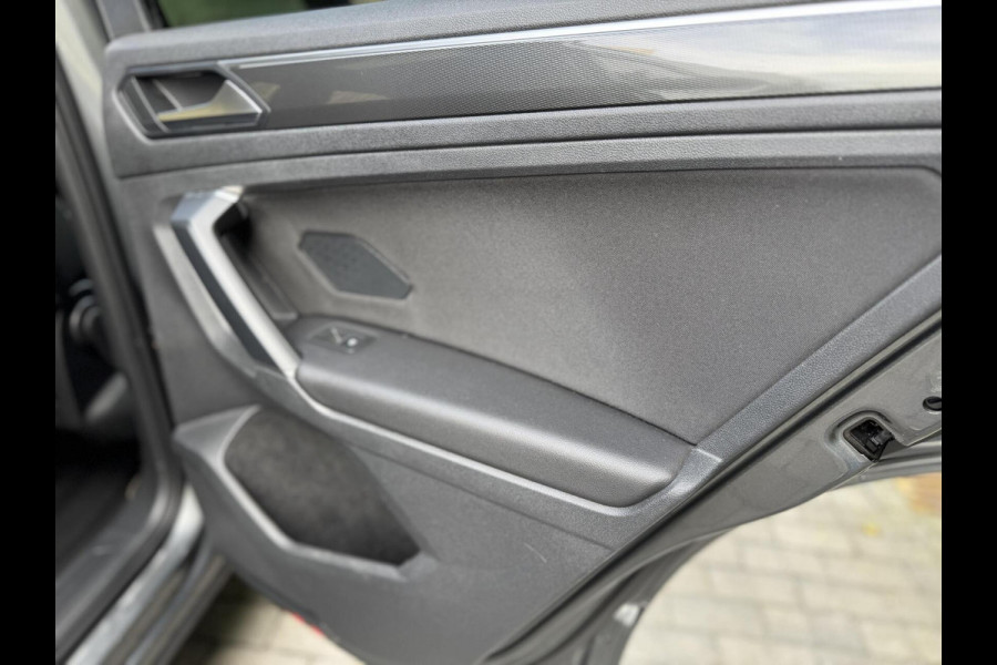 Volkswagen Tiguan 1.5 TSI R-line Automaat | Panoramadak | LED verlichting | Adaptieve cruise control | Black style | Adaptief demping systeem | St
