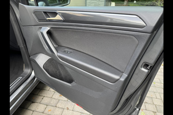 Volkswagen Tiguan 1.5 TSI R-line Automaat | Panoramadak | LED verlichting | Adaptieve cruise control | Black style | Adaptief demping systeem | St