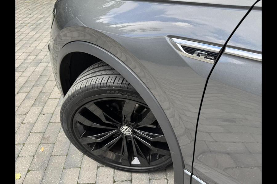 Volkswagen Tiguan 1.5 TSI R-line Automaat | Panoramadak | LED verlichting | Adaptieve cruise control | Black style | Adaptief demping systeem | St