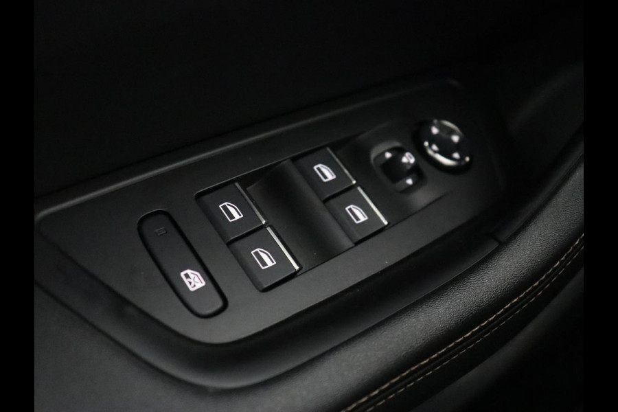 Peugeot 508 1.6 HYbrid 225 GT | Trekhaak | Stoelverwarming | Adaptive cruise | Carplay | Sfeerverlichting | Half leder | Navigatie | Camera | Keyess | PHEV | Plug In