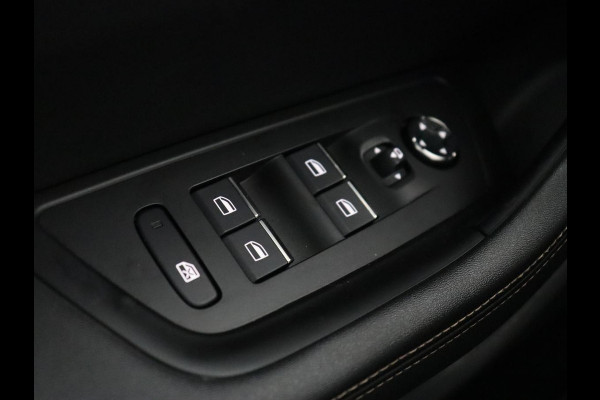 Peugeot 508 1.6 HYbrid 225 GT | Trekhaak | Stoelverwarming | Adaptive cruise | Carplay | Sfeerverlichting | Half leder | Navigatie | Camera | Keyess | PHEV | Plug In