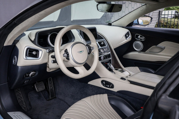 Aston Martin DB11 5.2 V12 STOELVERWARMING & VERKOELING | ELEKTRISCHE STOELEN | DEALER ONDERHOUDEN |
