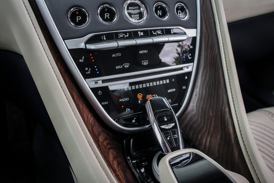 Aston Martin DB11 5.2 V12 STOELVERWARMING & VERKOELING | ELEKTRISCHE STOELEN | DEALER ONDERHOUDEN |