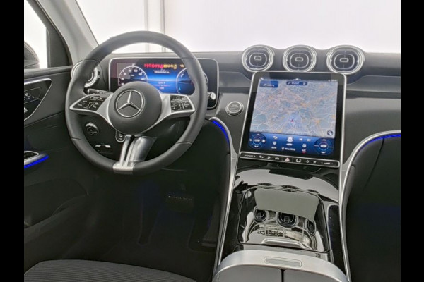 Mercedes-Benz GLC 300 e 4MATIC Plug-In Hybride Alarm KLasse 3 | Distronic | Trekhaak | Digital Koplampen | Stuur en Stoelverwarming. Inclusief 24 maanden MB Certified garantie voor Europa.