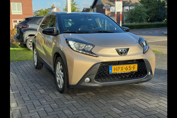 Toyota Aygo X 1.0 VVT-i Automaat Pulse Bi-Tone | Trekhaak, Lichtmetalen velgen, Privacy glass, Parkeercamera, Apple CarPlay/Android auto