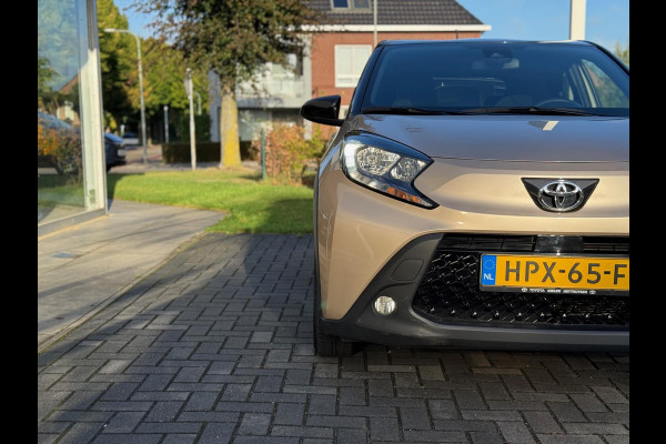 Toyota Aygo X 1.0 VVT-i Automaat Pulse Bi-Tone | Trekhaak, Lichtmetalen velgen, Privacy glass, Parkeercamera, Apple CarPlay/Android auto