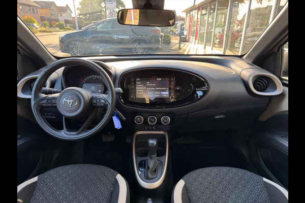 Toyota Aygo X 1.0 VVT-i Automaat Pulse Bi-Tone | Trekhaak, Lichtmetalen velgen, Privacy glass, Parkeercamera, Apple CarPlay/Android auto