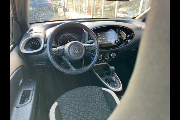 Toyota Aygo X 1.0 VVT-i Automaat Pulse Bi-Tone | Trekhaak, Lichtmetalen velgen, Privacy glass, Parkeercamera, Apple CarPlay/Android auto