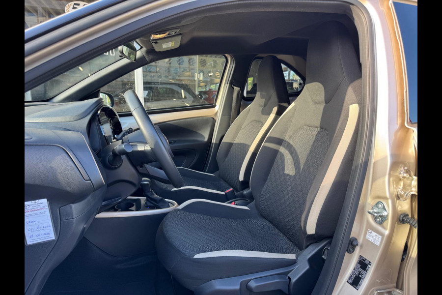 Toyota Aygo X 1.0 VVT-i Automaat Pulse Bi-Tone | Trekhaak, Lichtmetalen velgen, Privacy glass, Parkeercamera, Apple CarPlay/Android auto