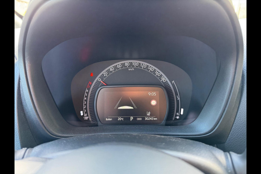 Toyota Aygo X 1.0 VVT-i Automaat Pulse Bi-Tone | Trekhaak, Lichtmetalen velgen, Privacy glass, Parkeercamera, Apple CarPlay/Android auto
