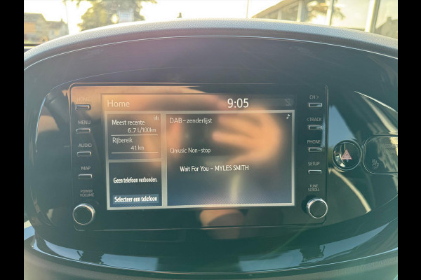 Toyota Aygo X 1.0 VVT-i Automaat Pulse Bi-Tone | Trekhaak, Lichtmetalen velgen, Privacy glass, Parkeercamera, Apple CarPlay/Android auto