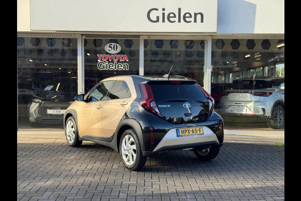 Toyota Aygo X 1.0 VVT-i Automaat Pulse Bi-Tone | Trekhaak, Lichtmetalen velgen, Privacy glass, Parkeercamera, Apple CarPlay/Android auto