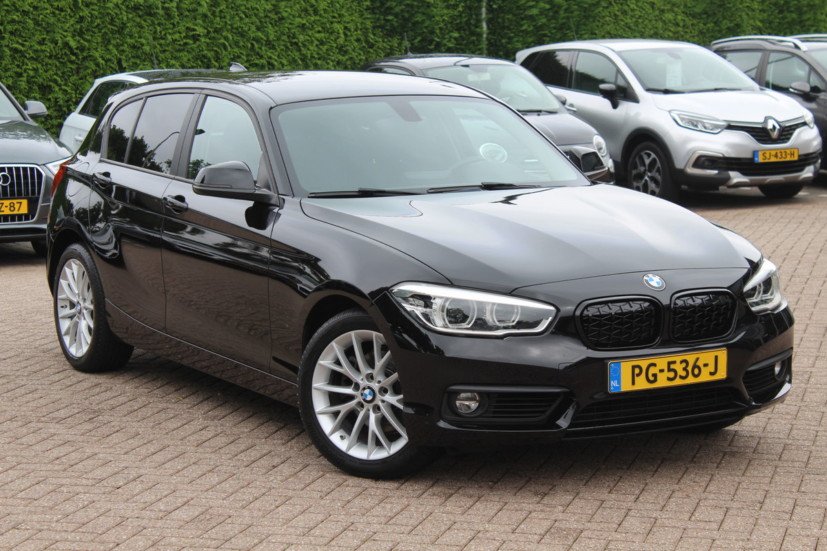 BMW 1-serie 120i Executive / Navigatie / Parkeerhulp achter / Cruise Control / 17''