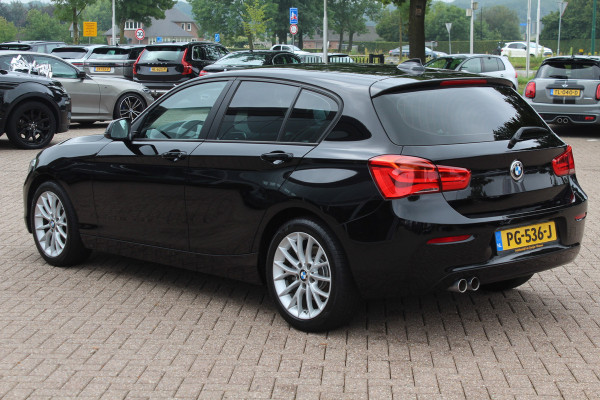 BMW 1-serie 120i Executive / Navigatie / Parkeerhulp achter / Cruise Control / 17''