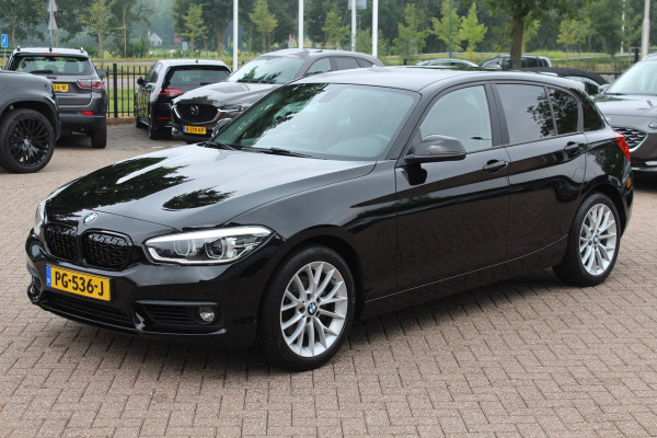 BMW 1-serie 120i Executive / Navigatie / Parkeerhulp achter / Cruise Control / 17''