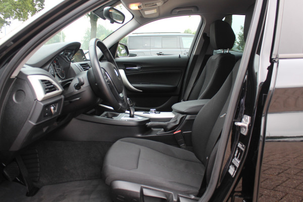 BMW 1-serie 120i Executive / Navigatie / Parkeerhulp achter / Cruise Control / 17''