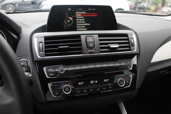 BMW 1-serie 120i Executive / Navigatie / Parkeerhulp achter / Cruise Control / 17''