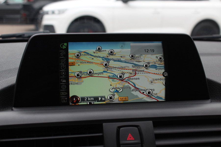 BMW 1-serie 120i Executive / Navigatie / Parkeerhulp achter / Cruise Control / 17''