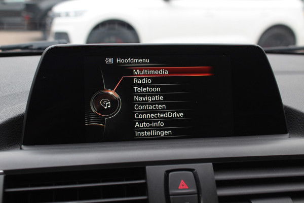 BMW 1-serie 120i Executive / Navigatie / Parkeerhulp achter / Cruise Control / 17''