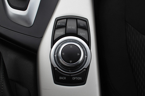 BMW 1-serie 120i Executive / Navigatie / Parkeerhulp achter / Cruise Control / 17''