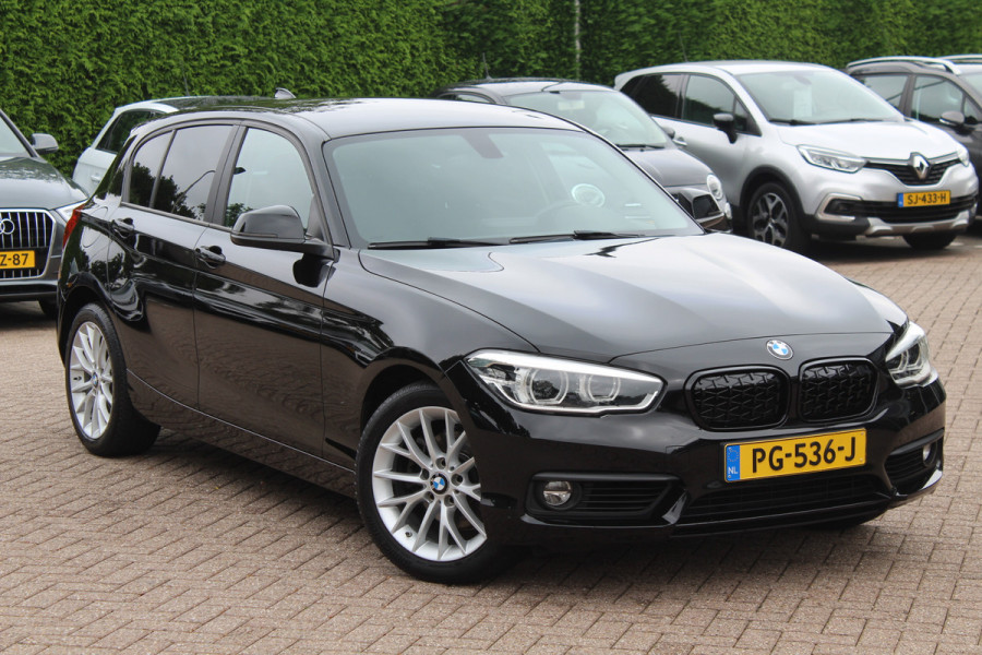 BMW 1-serie 120i Executive / Navigatie / Parkeerhulp achter / Cruise Control / 17''