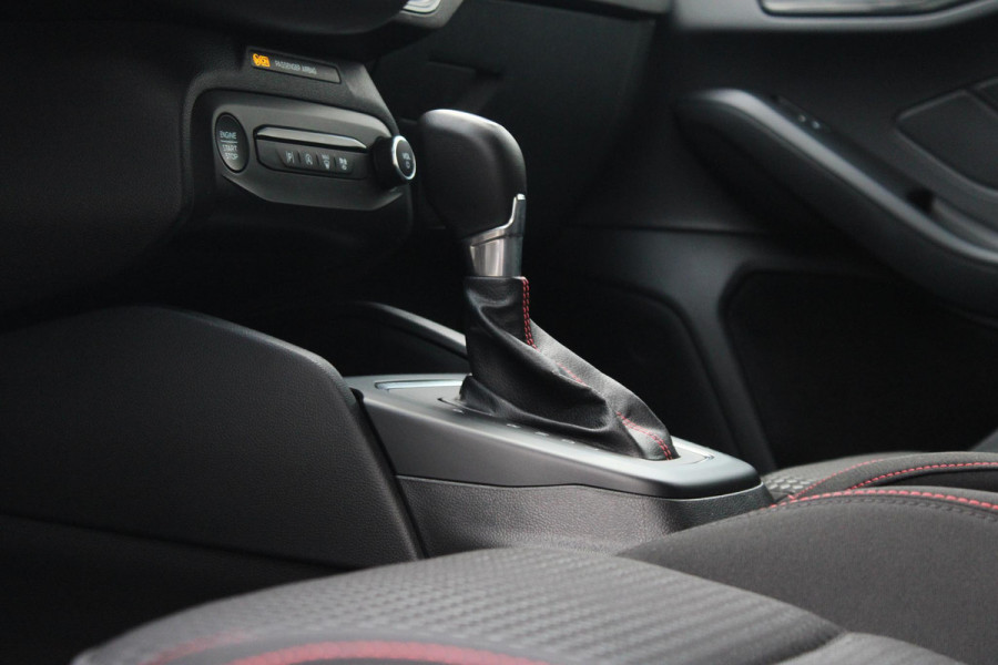 Ford FOCUS Wagon 1.0 EcoBoost Hybrid ST Line | Adaptive cruise control | Winter Pack | All season banden