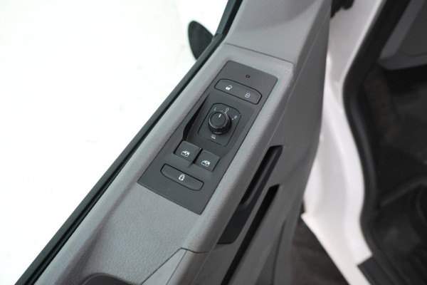 Volkswagen Transporter 2.0 TDI L1H1 26 Volleder, Dubbel cabine, Navigatie Volkswagen Transporter 2.0 TDI L1H1 26 Volleder, Dubbel cabine, Navigatie