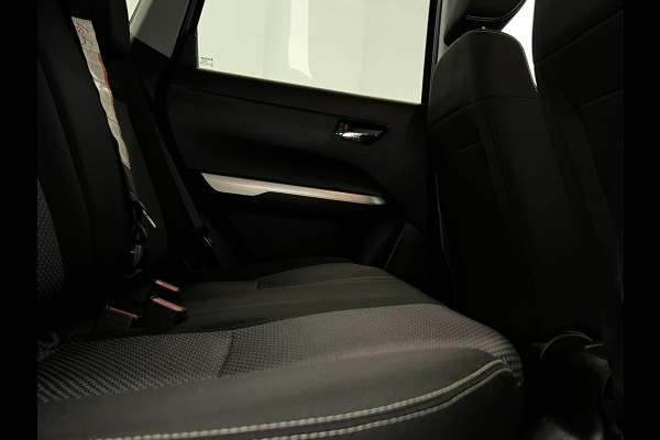 Suzuki Vitara 1.6 Exclusive / NL-auto / Navi / Trekhaak / Stoelverwarming